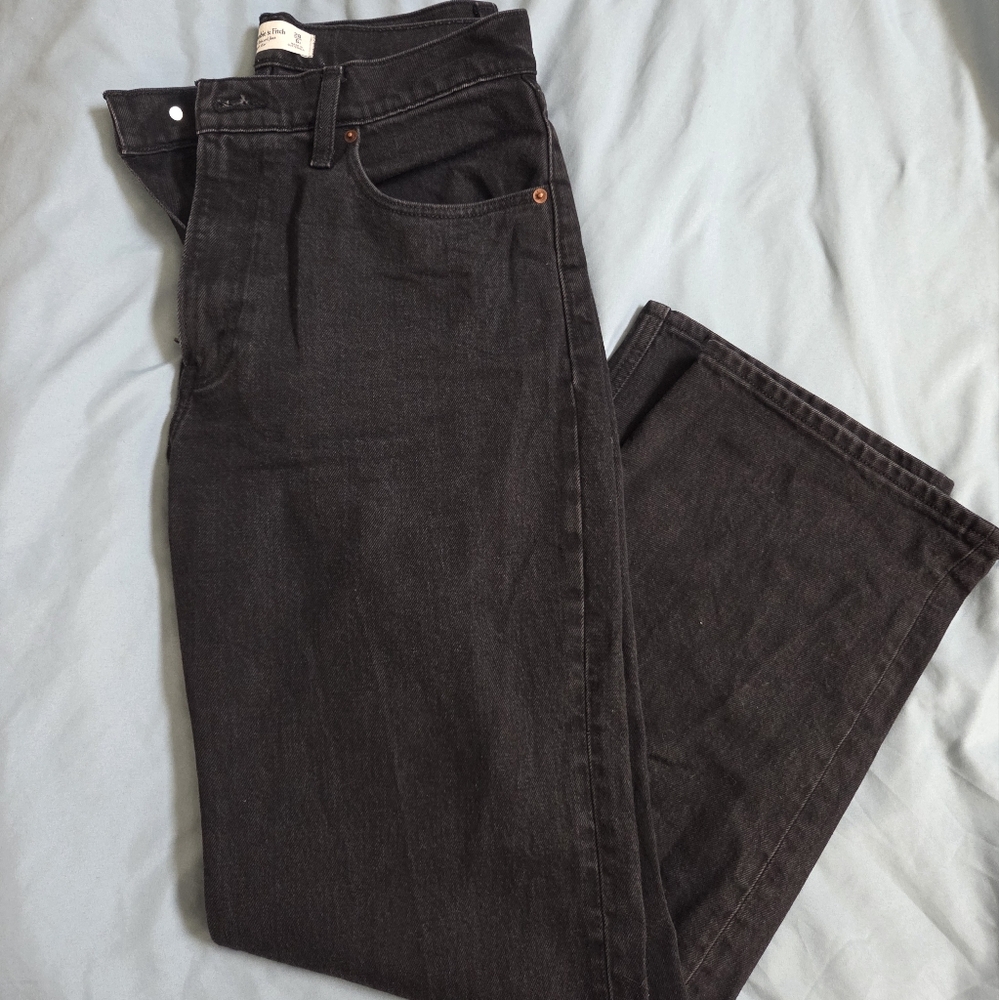 Abercrombie & Fitch Women's Black 90's Relaxed High Rise Straighy Jean